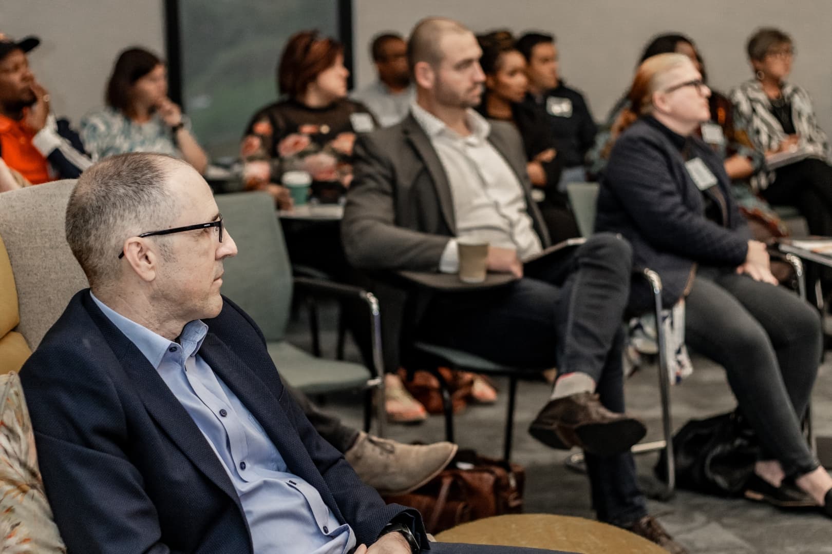 Curved architectural feature