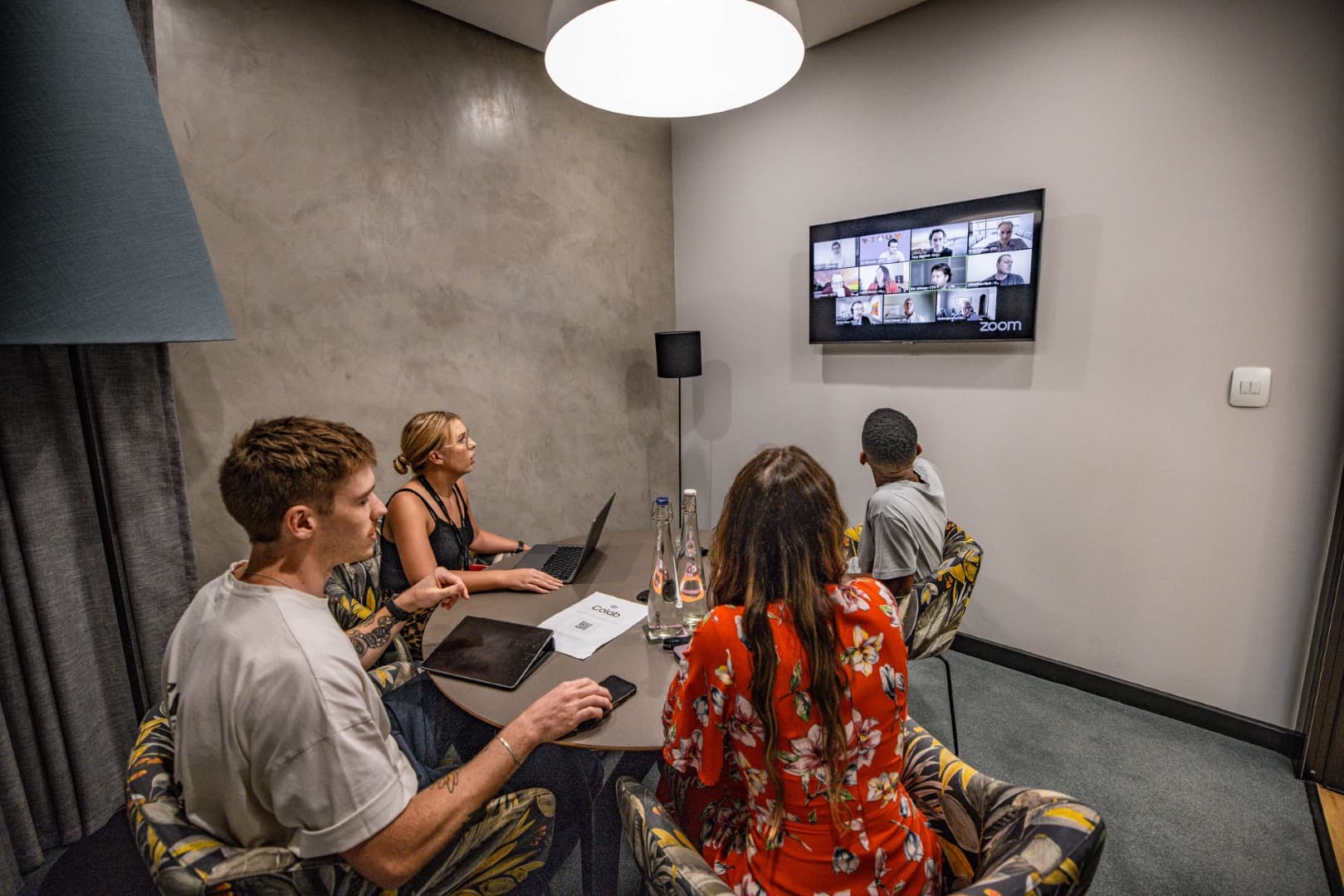 Curved architectural feature