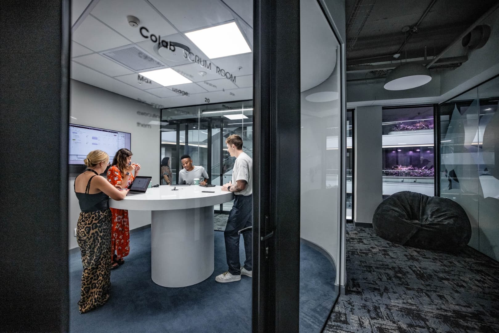 Curved architectural feature